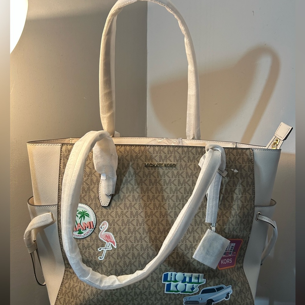 Michael Kors Gilly Large Jet Set Drawstring Top Zip Tote NWT $598 MSRP NWT - Picture 9 of 9
